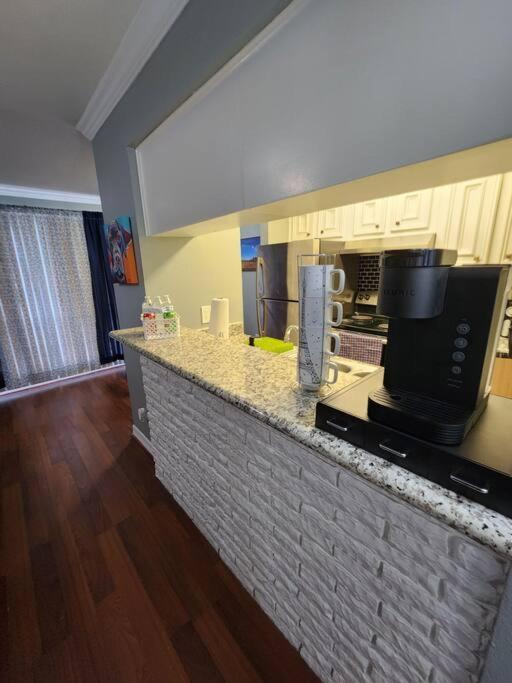 Blue Shark *E4* @ Midtown Comfortable 1Br King Apartment Хьюстон Экстерьер фото